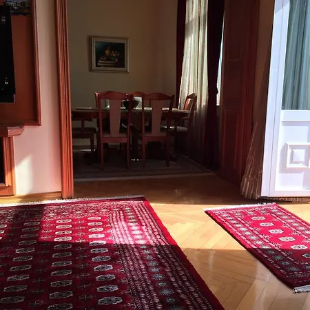 Avgustini Apartman *