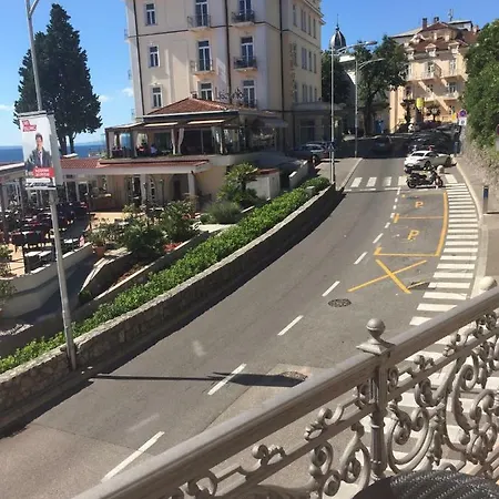 Avgustini Apartman *